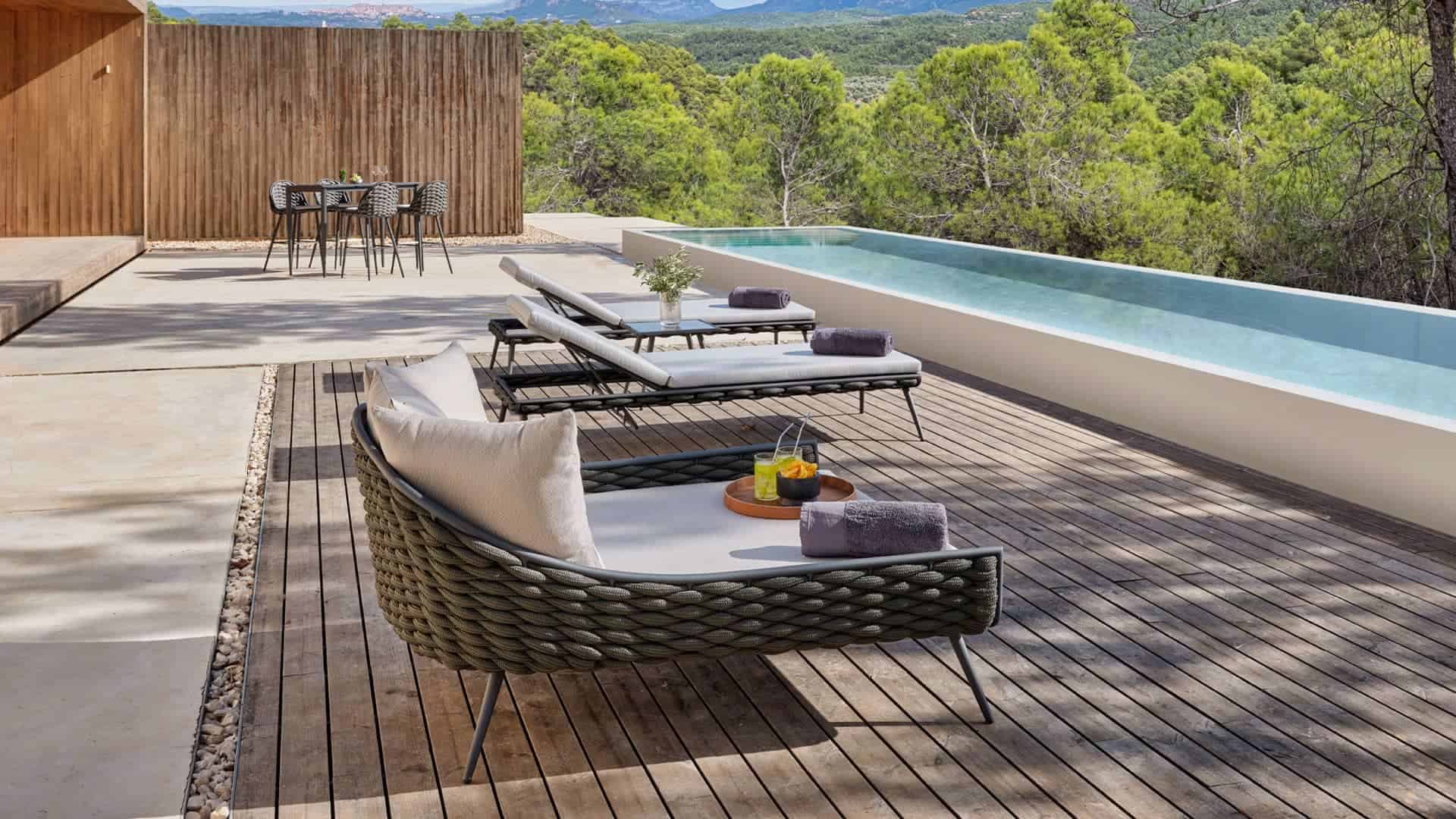 SERPENT DAYBED