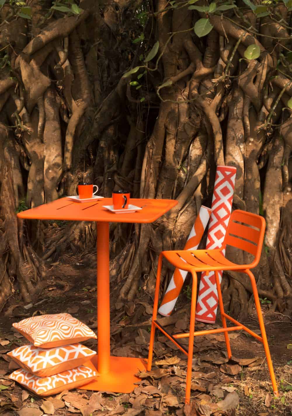 Vega Bar Table